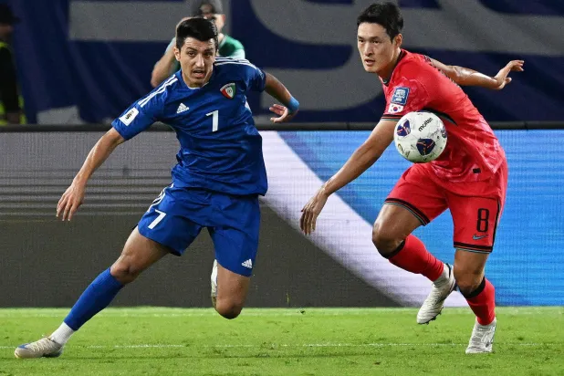 منتخب الكويت أمام اختبار صعب في «خليجي 26» (أ.ف.ب)