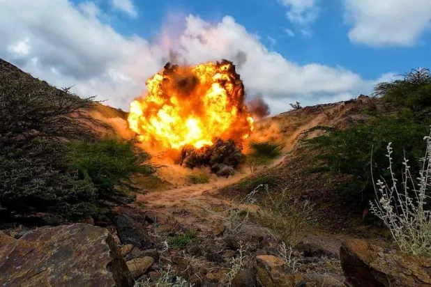 تفجير مجموعة من الألغام التي تم نزعها خلال الأيام الماضية في تعز (مسام)