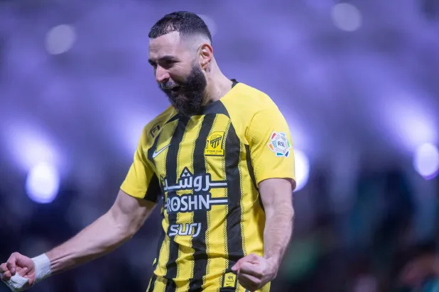 بنزيمة محتفلاً بهدفه في مرمى الاتفاق (تصوير: عيسى الدبيسي)