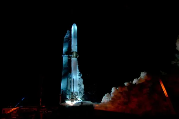 Test boyunca rampadan ayrılmayan New Glenn, motorlarını başarıyla çalıştırarak istediği izni aldı (Blue Origin)