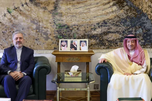 نائب وزير الخارجية السعودي وليد الخريجي يستقبل سفير الجمهورية الإسلامية الإيرانية لدى المملكة علي رضا عنايتي (واس)