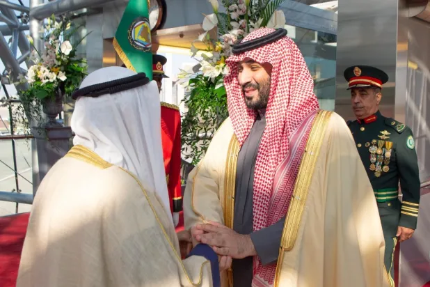 ولي العهد السعودي يترأس وفد المملكة في القمة الخليجية بالكويت