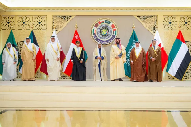 صورة جماعية لقادة دول الخليج خلال قمة دول مجلس التعاون لدول الخليج العربية في الكويت أمس (واس)