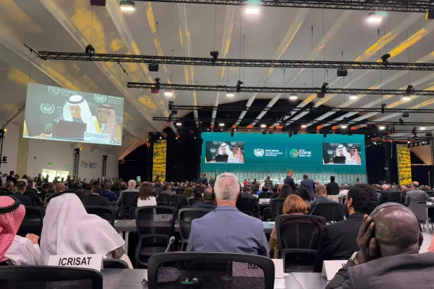 المهندس عبد الرحمن الفضلي خلال كلمته الافتتاحية في «كوب 16» بالرياض (الشرق الأوسط)