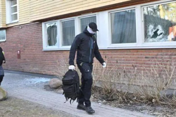 جانب من مداهمة الشرطة السويدية مقر جمعية إسلامية (أرشيفية)