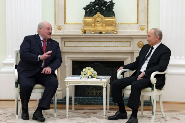 الرئيس الروسي فلاديمير بوتين ورئيس بيلاروسيا ألكسندر لوكاشينكو في موسكو (أرشيفية - إ.ب.أ)