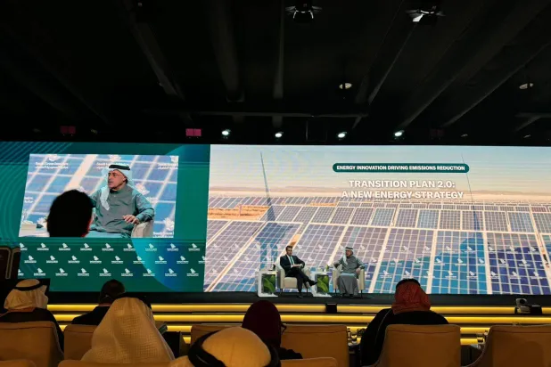 الرئيس التنفيذي لشركة «أرامكو» متحدثاً في منتدى «مبادرة السعودية الخضراء» (الشرق الأوسط)