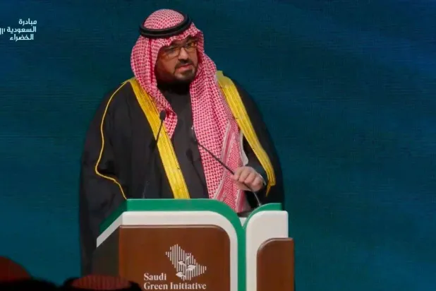 وزير الاقتصاد والتخطيط السعودي فيصل الإبراهيم متحدثاً في منتدى «مبادرة السعودية الخضراء» (الشرق الأوسط)