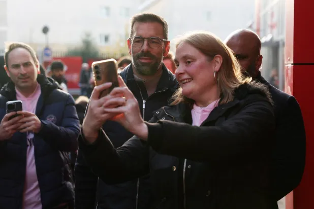 سجل فان نيستلروي 150 هدفاً خلال فترة ناجحة للغاية استمرت 5 سنوات مع يونايتد (رويترز)