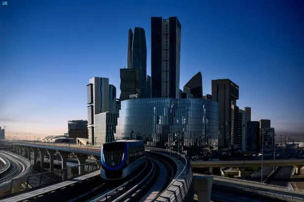 بن عودة قال: تأكدنا من أن السكان والزوار المشجعين لديهم وسائل النقل السلسة من مكان الإقامة إلى الملاعب نفسها (واس)