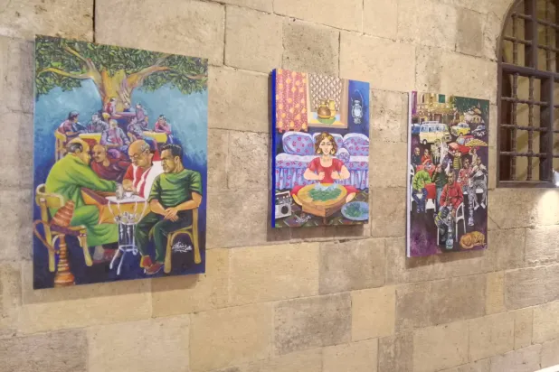 أعمال المعرض تعكس الحياة في الأحياء الشعبية (الشرق الأوسط)