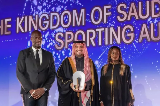 Prince Fahd bin Jalawi receives the award in Monaco. Asharq Al-Awsat 