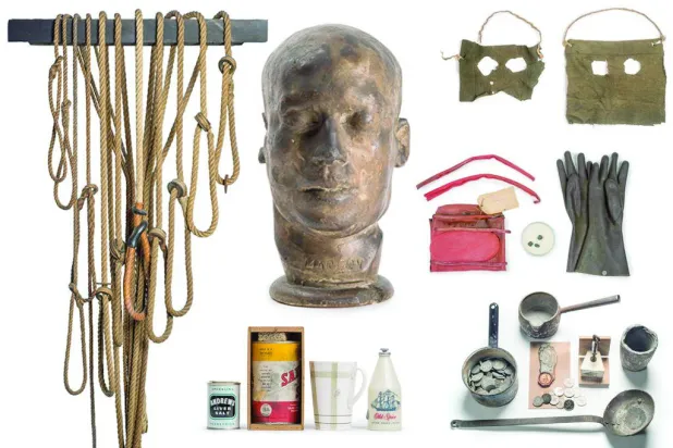 من بين الأدوات التي استخدمها المجرمون في قتل ضحاياهم (متحف الجريمة)