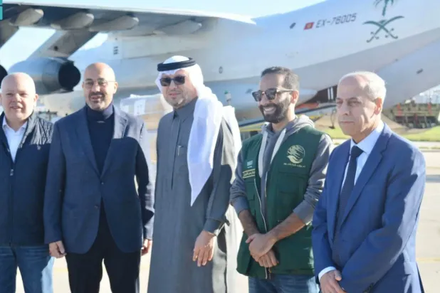 
کمک‌های سعودی اجرای پروژه‌هایی را هدف قرار داده که نیازهای غذایی، اسکان و بهداشتی خانواده‌های آسیب‌دیده را برطرف می‌کند (واس)