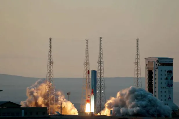 إطلاق صاروخ من طراز «سيمرغ» يحمل 3 شحنات «بحثية» إلى الفضاء من مكان مجهول في إيران 30 ديسمبر 2021 (إ.ب.أ)