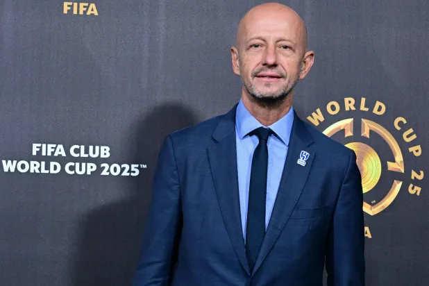 ستيف كالزادا ممثل الهلال في القرعة (أ.ف.ب)