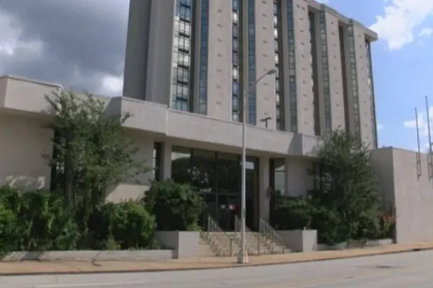 فندق مرتبط بصدام حسين وإلفيس بريسلي سيفجَّر احتفالاً برأس السنة