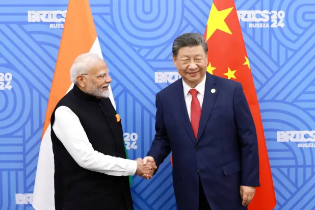 Çin Devlet Başkanı Şi Cinping ve Hindistan Başbakanı Narendra Modi Kazan'daki BRICS zirvesinde  