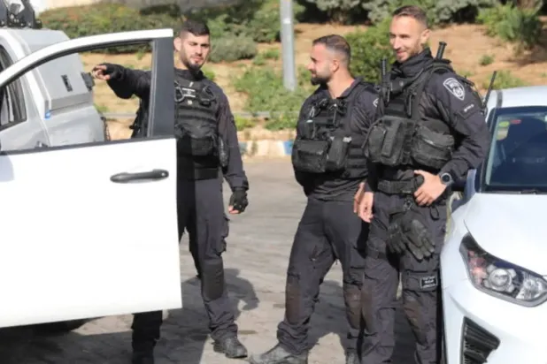 عناصر من الشرطة الإسرائيلية (إ.ب.أ)