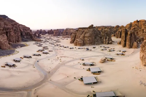 يمثل العرض الفني فرصة لاستكشاف العلاقة بين الحركة البشرية والطبيعة المحيطة (الشرق الأوسط)