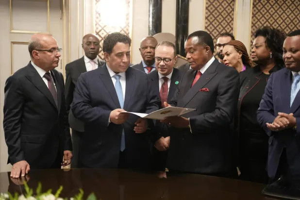 المنفي في مكتبه بطرابلس مع رئيس وفد الاتحاد الأفريقي للمصالحة الليبية (المجلس الرئاسي)