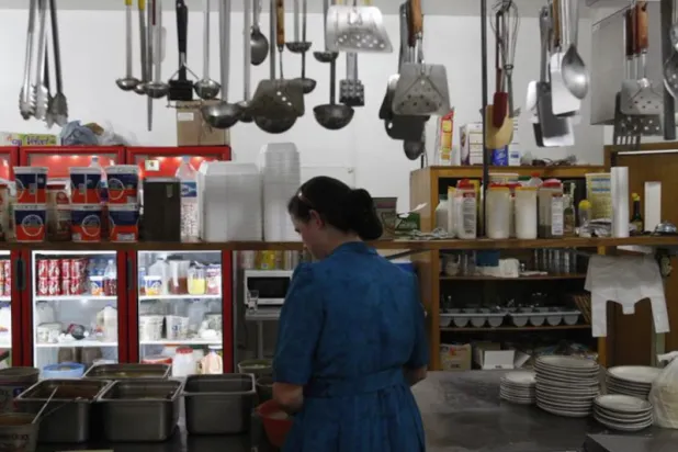 أواني الطهي البلاستيكية السوداء قد تكون ضارة بالصحة (رويترز)