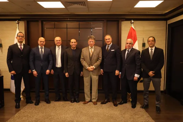 صورة تذكارية لعدد من أعضاء مجلس الإدارة (الشركة المتحدة)