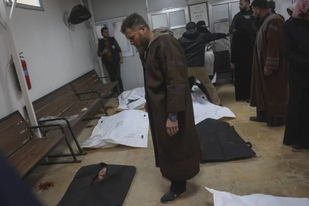 اللجنة الدولية للصليب الأحمر طلبت من عائلات المفقودين في سوريا ألا يحاولوا العثور بأنفسهم على جثث أقربائهم أو نبش المقابر (أ.ب)