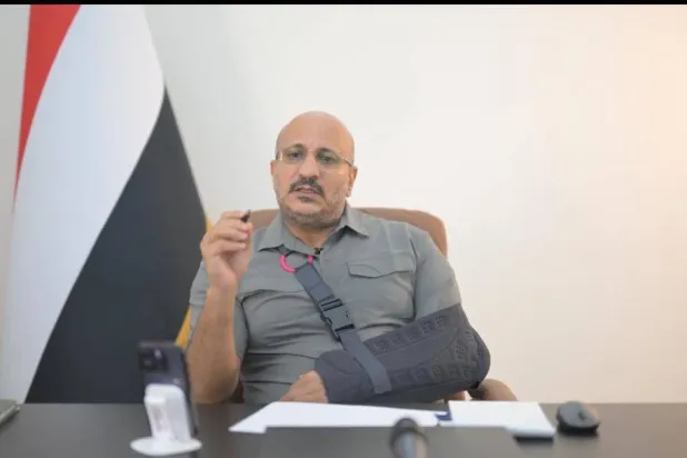 عضو مجلس القيادة الرئاسي اليمني طارق صالح خلال الاجتماع (سبأ)