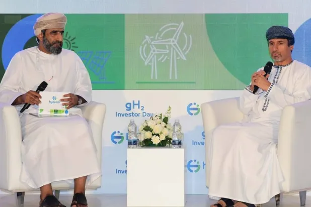 وزير الطاقة العماني يتحدث خلال إطلاق الجولة الثالثة من مزايدات مشاريع الهيدروجين الأخضر (وكالة الأنباء العمانية)