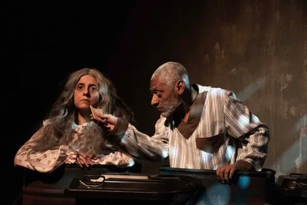 جانب من العرض الذي كتب نصّه صمويل بيكيت (مسرح الطليعة)