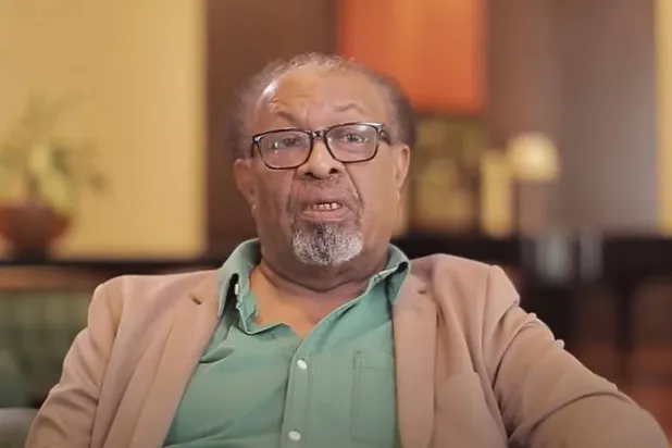 «عورة في الجوار»... رواية  جديدة لأمير تاجّ السِّر