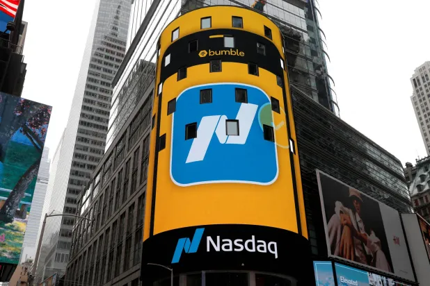 شعار لبورصة ناسداك في نيويورك (رويترز)