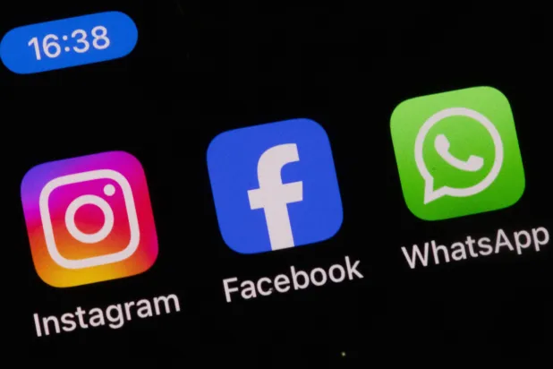 انقطعت خدمة منصة «إنستغرام» عن أكثر من 23 ألف مستخدم (د.ب.أ)