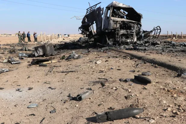 Türk İHA’ları Kamışlı Havaalanı yakınlarında eski rejim güçlerine ait bir silah deposunu vurdu. (SOHR)