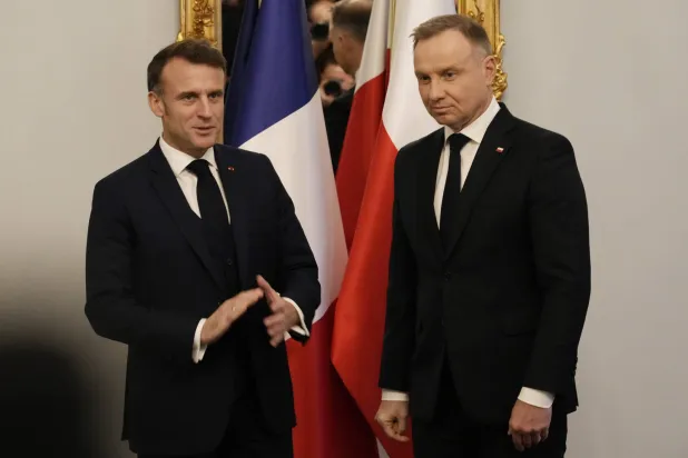 ماكرون مع نظيره البولندي أندريه دودا (أ.ب)