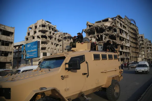 آلية للمعارضة السورية المسلحة في حمص 8 ديسمبر 2024 (إ.ب.أ)