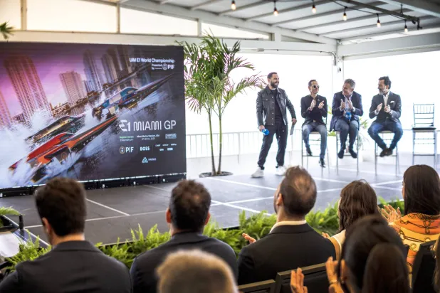 المؤتمر الصحفي للإعلان عن نهائي الموسم الثاني من بطولة العالم "إي 1" في ميامي (إ.ب.أ)