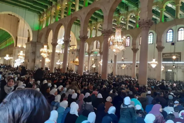 آلاف السوريين يصلون الجمعة في المسجد الأموي بدمشق - 13 ديسمبر 2024 (الشرق الأوسط)