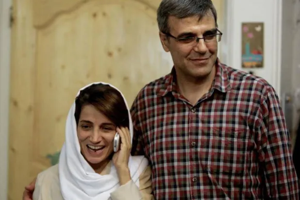 المحامية والناشطة الإيرانية نسرين ستوده وزوجها رضا خندان (أرشيفية - أ.ف.ب)