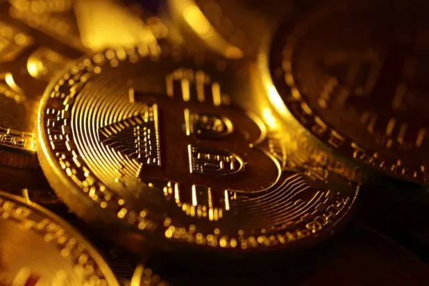 Kripto para birimi Bitcoin'in fiziksel temsilleri (Reuters)