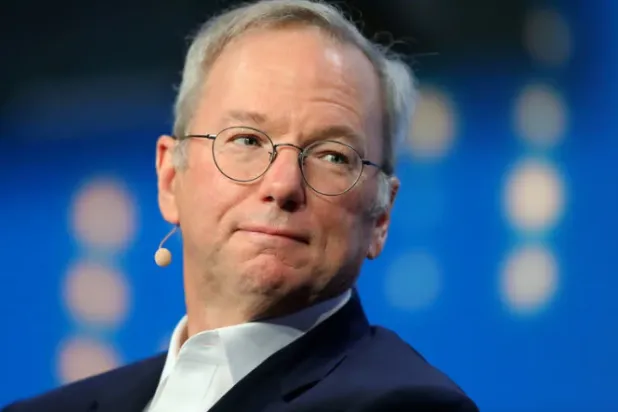 الرئيس التنفيذي السابق لشركة «غوغل» إيريك شميت (رويترز)