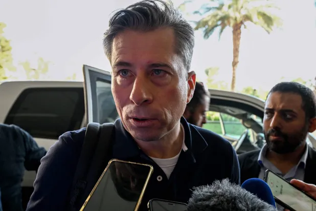 توم فليتشر مسؤول المساعدات الإنسانية لدى الأمم المتحدة يتحدث إلى وسائل الإعلام في دمشق (أ.ف.ب)