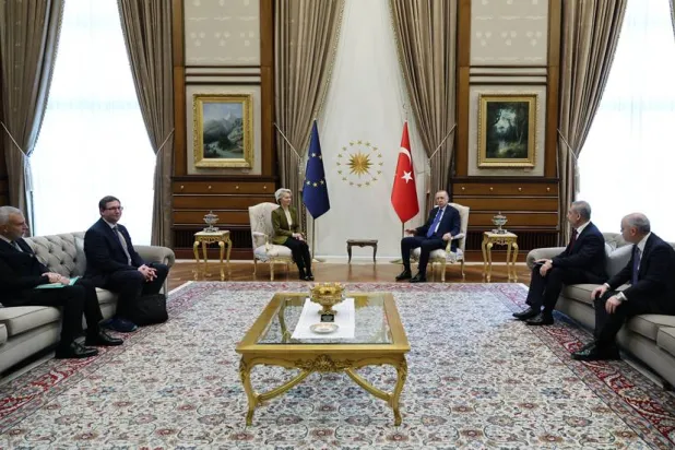 إردوغان خلال جلسة مباحثات مع أورسولا فون دير لاين في أنقرة الثلاثاء (الرئاسة التركية)