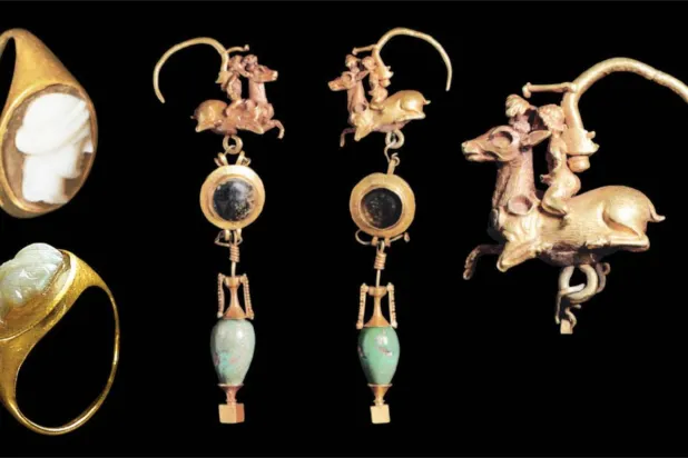 حُلي من مدافن البحرين الأثرية