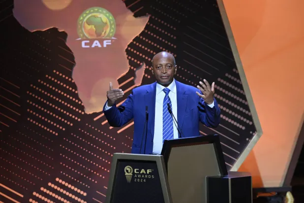 باتريس موتسيبي رئيس الاتحاد الأفريقي لكرة القدم (إ.ب.أ)