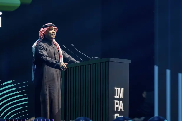 وزير الإعلام السعودي سلمان الدوسري يلقي كلمة أمام الحضور (الملتقى)