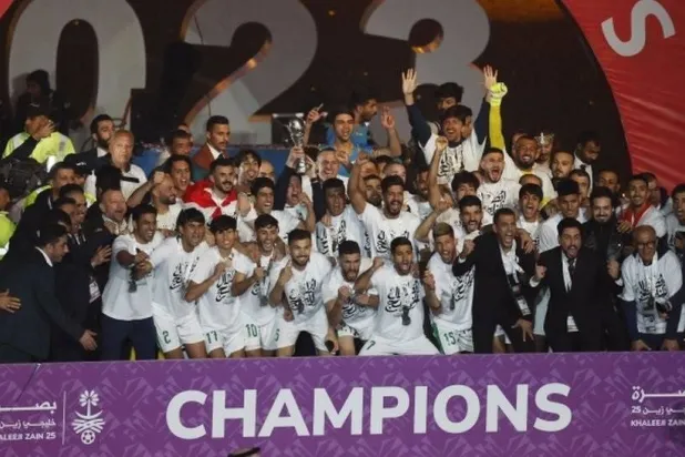 يعول منتخب العراق لكرة القدم على استقراره الفني لتكرار إنجاز إحرازه كأس الخليج 2023 على أرضه في البصرة (أرشيفية)