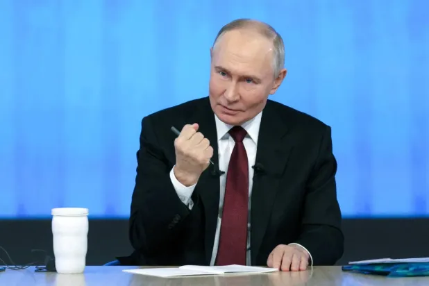 Putin galip bir tavırla konuştu ve önkoşulsuz müzakerelere açık olduğunu teyit etti (Reuters)