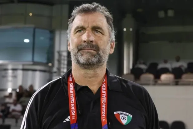 الأرجنتيني خوان أنطونيو بيتزي مدرب الكويت (أ.ف.ب)